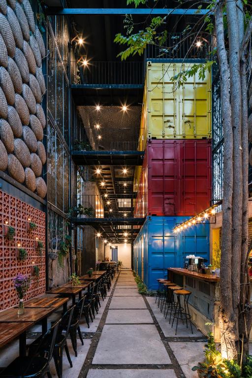 ccasa-hostel-a-unique-hotel-made-from-shipping-containers