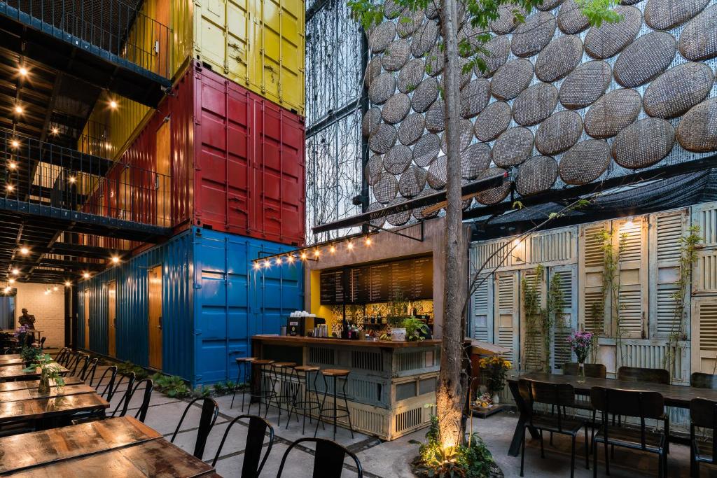 ccasa-hostel-a-unique-hotel-made-from-shipping-containers