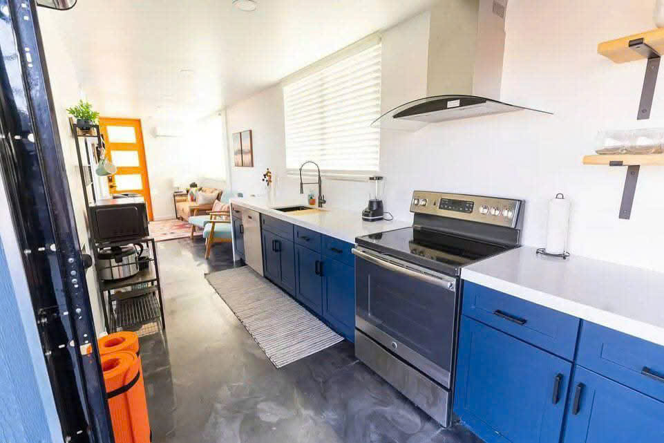 shipping-container-home-20ft-container-swimming-pool-joshua-tree-california